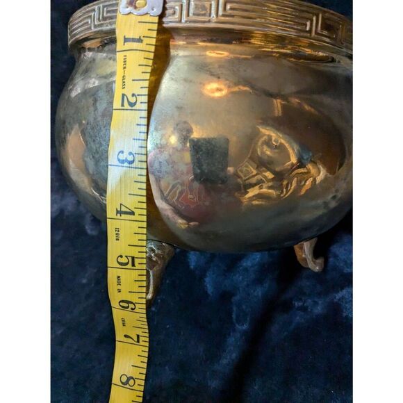 Vintage solid brass cauldron,plant pot 8Wx6H - Picture 6 of 11